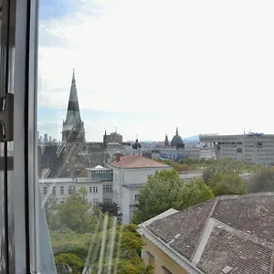 Apollo ** Vienna