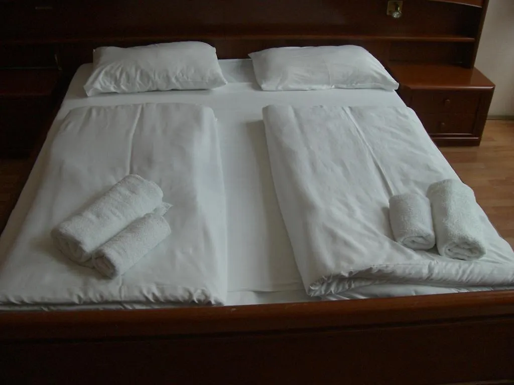 וינה Hotel Peck