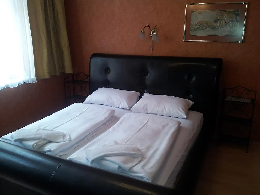 וינה Hotel Peck