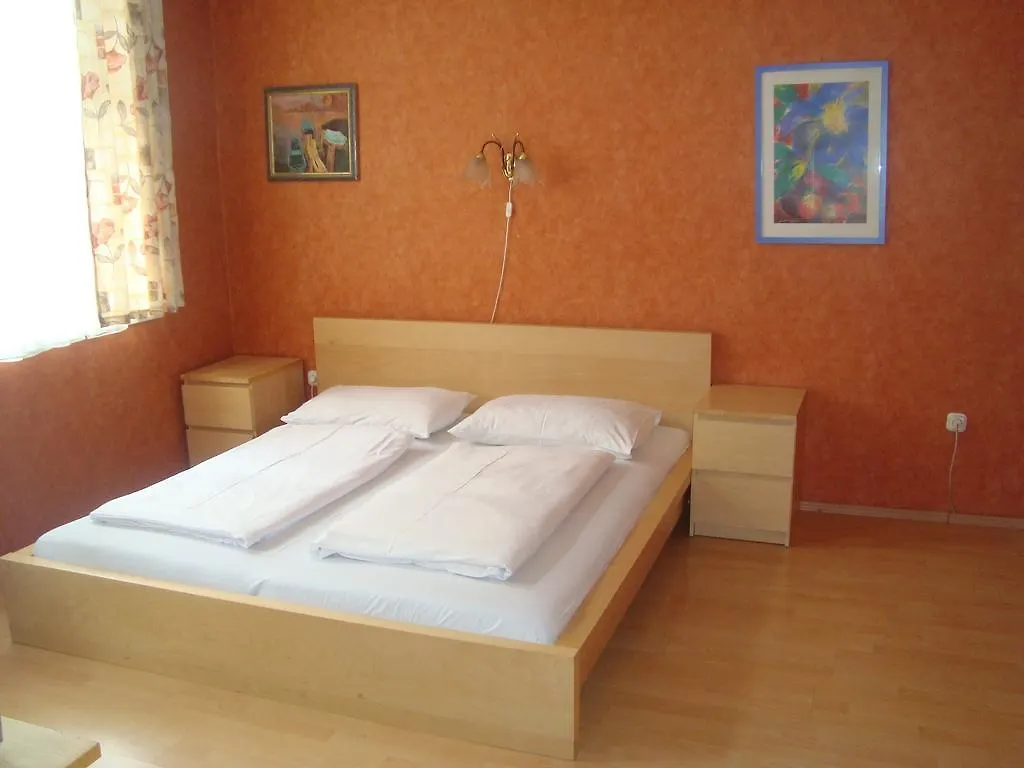 וינה Hotel Peck 2*,