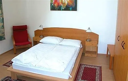 וינה Hotel Peck 2*,